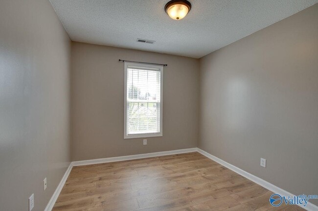 Building Photo - 115 Raptor Ct