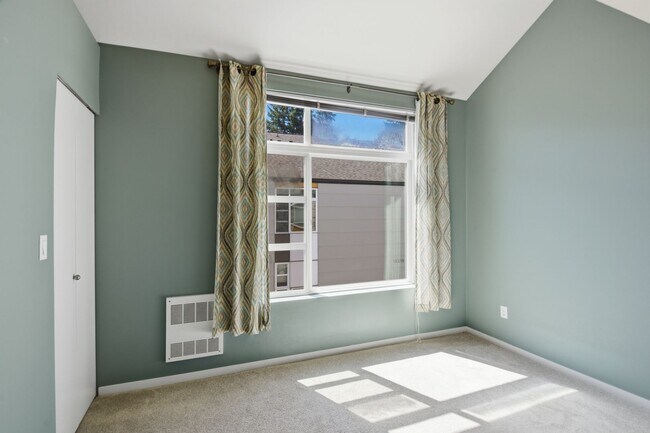 Building Photo - 15235 NE 81st Way