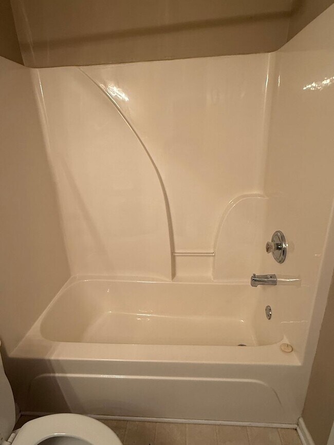 Building Photo - Perfect For Roommates!