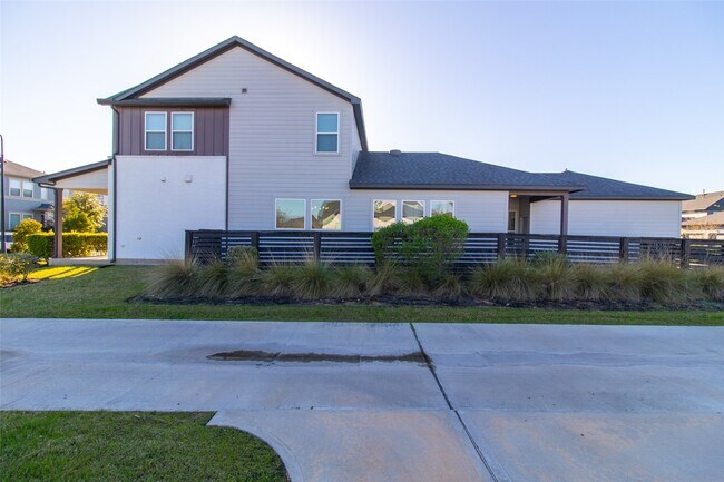 Building Photo - 18610 Parkland Square Pl