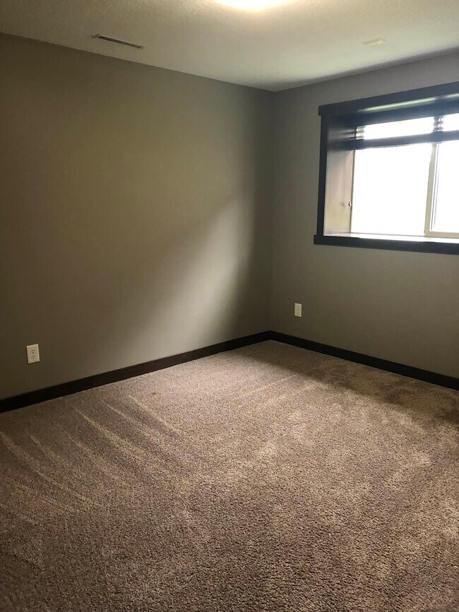 Building Photo - 1253 Turnberry Dr SE