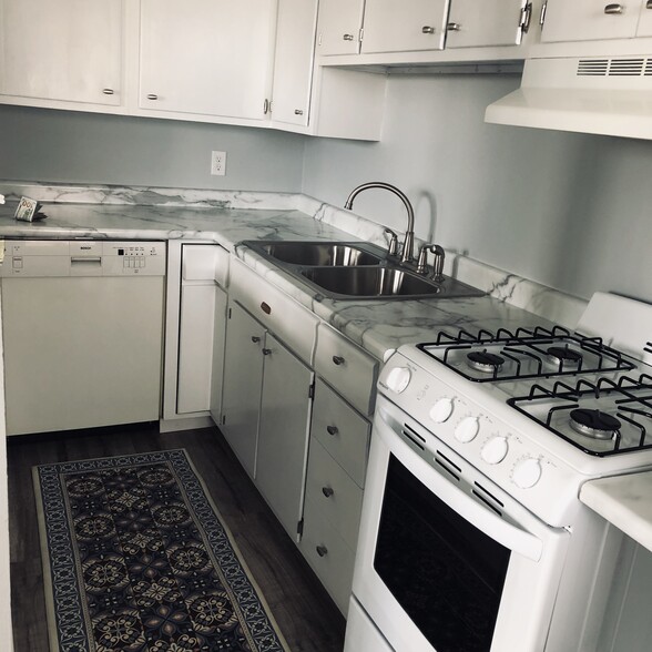 New dishwasher gas range and refrigerator - 2032 S Oneida St
