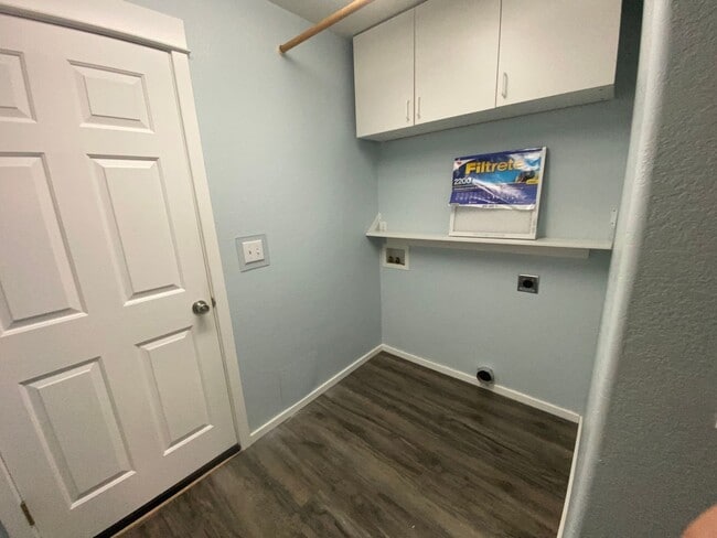 Building Photo - Beautifully Updated Home Near Dry Canyon Trailhead