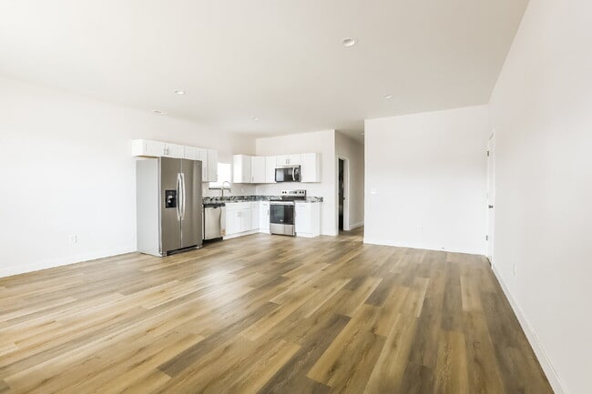 Building Photo - "Charming 3-Bed, 2-Bath Duplex on Broad Ripple Ave – Spacious 1250 Sq. Ft. Living in Vibrant Indi...