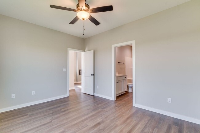Building Photo - 15439 W Josephine St