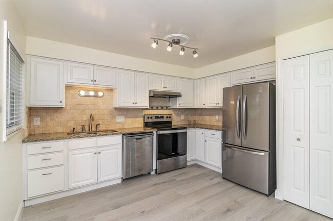 Building Photo - 446 Timberlake Dr