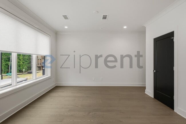 Building Photo - 425 S Walker St