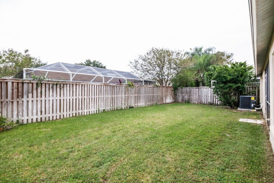 Building Photo - 9919 Stockbridge Dr