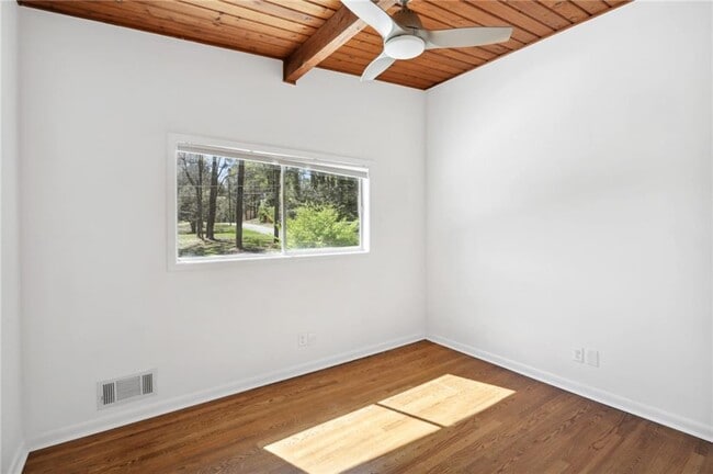 Building Photo - 3684 Northlake Dr