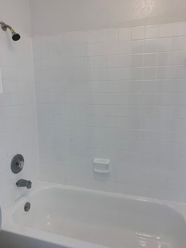 Building Photo - 2 Bedrooms / 2 Baths updated first floor c...