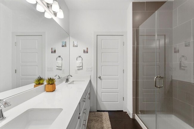 Building Photo - 7203 Bassett Ct