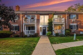 Building Photo - 2420 Parmenter Blvd