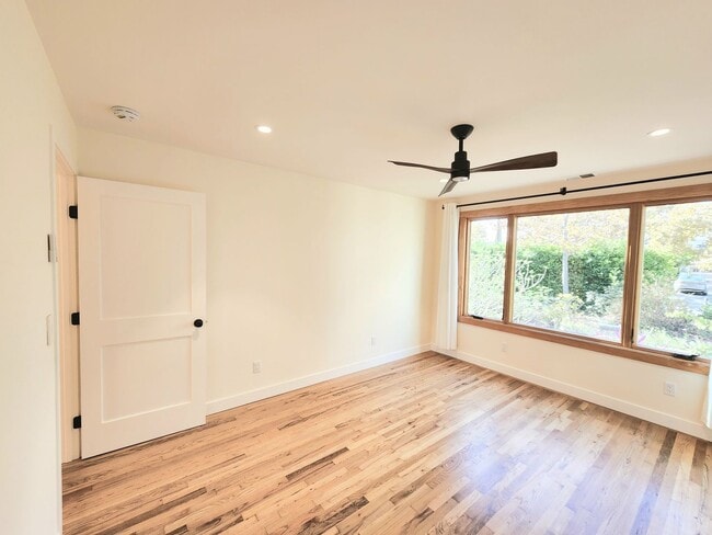 Building Photo - Two bedroom house in Redwood City