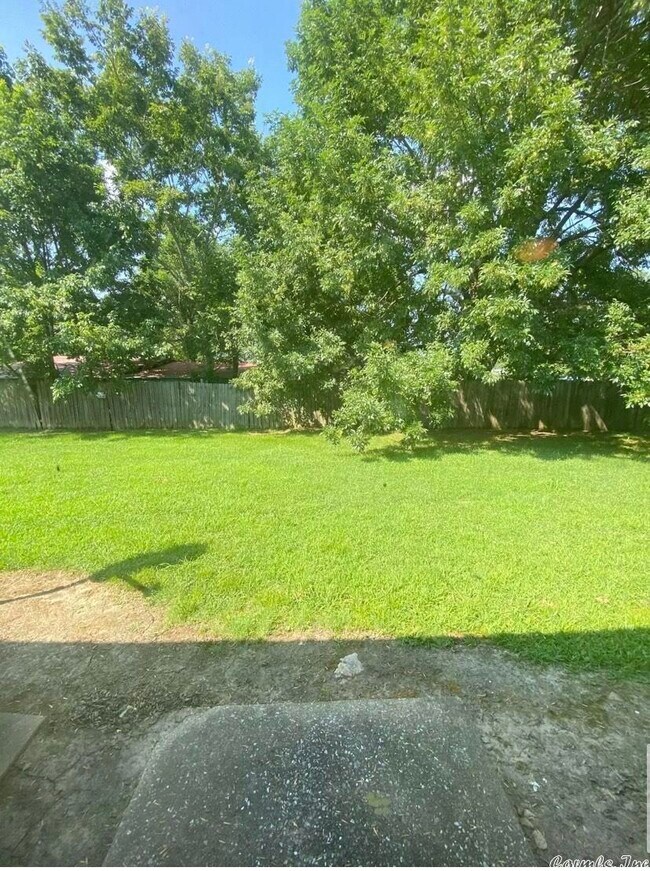 Building Photo - 301-305 SE Gibson St