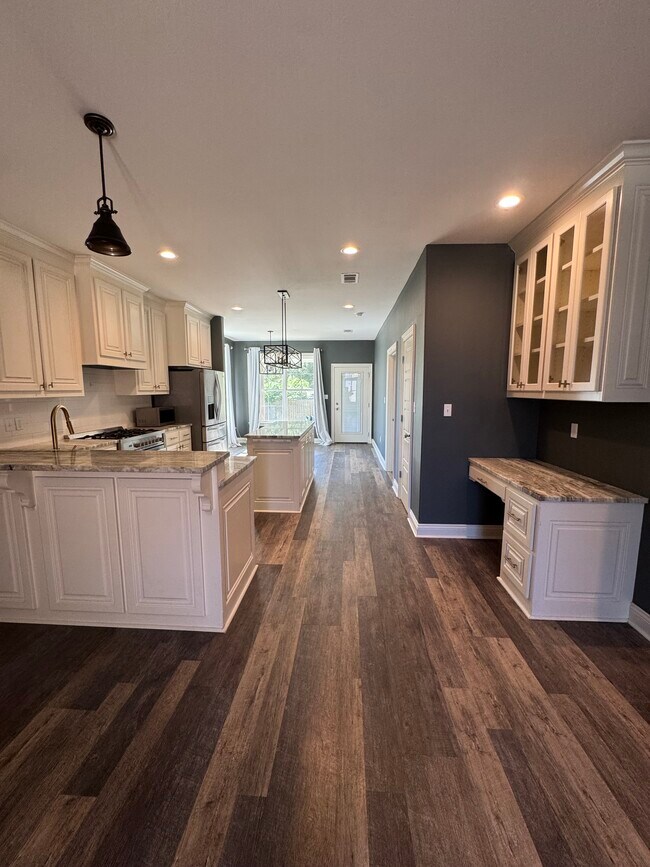 Building Photo - 32639 Cynthia Dr