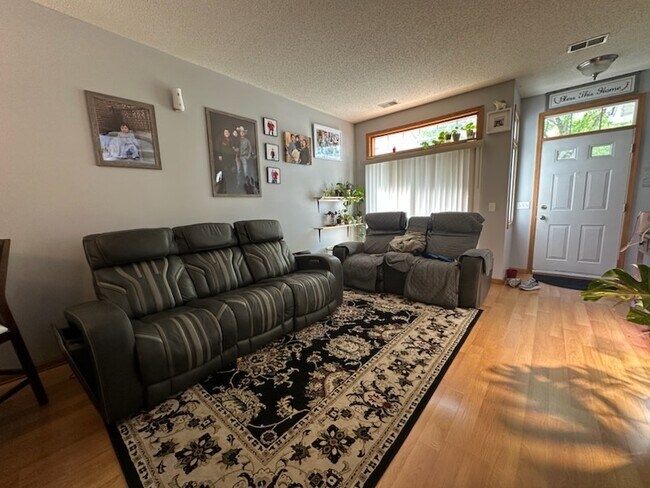 Building Photo - 3639 Vermilion Ct N