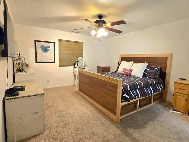 Building Photo - Charming 3 Bed, 2 Bath Home in Quiet Cul-d...