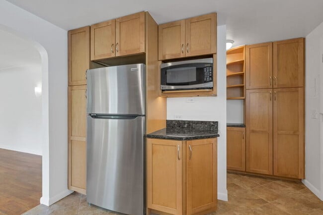 Building Photo - 3032 S Corona St