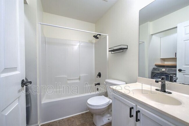 Building Photo - 406 Crescentwood Ct