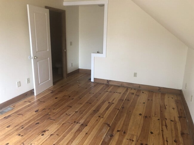 Building Photo - 17 Elm Ct