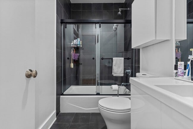 Building Photo - 113 Chandler St