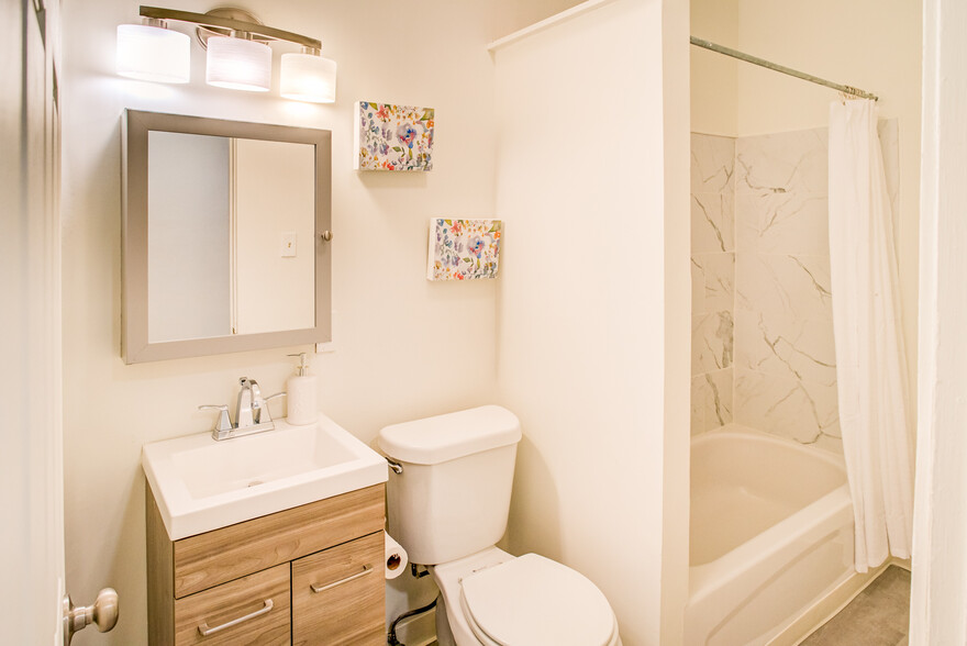 Fully renovated baths - 1830 E 101st St