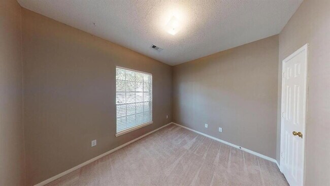 Building Photo - 1410 Chesterpoint Dr