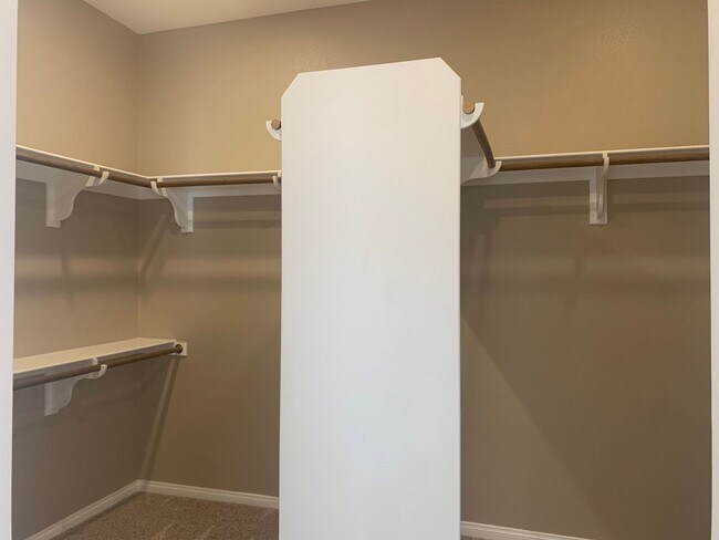 Building Photo - Gated Meticulous Summerlin Home
