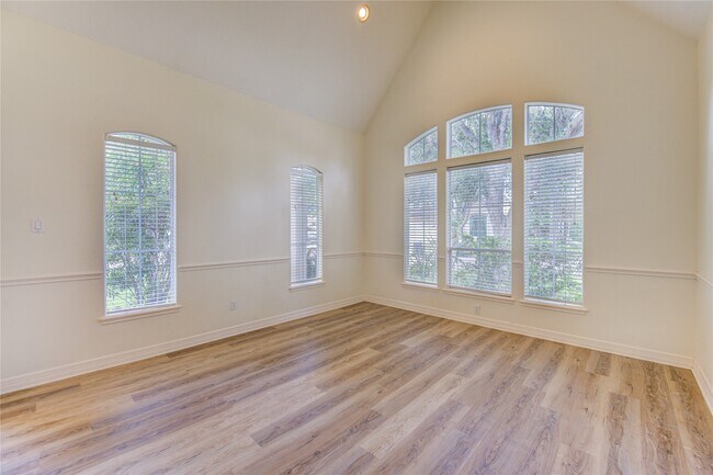 Building Photo - 2915 Monet Dr