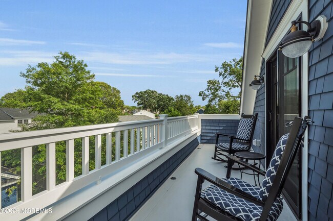 Building Photo - 2118 Edgewood Pl