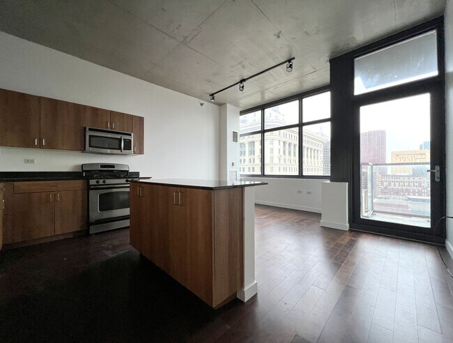 Building Photo - 235 W Van Buren St