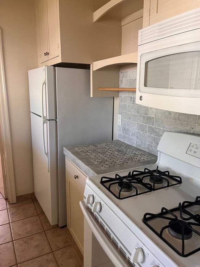 Building Photo - Available Now!! Delightful 1 bedroom, 1 ba...