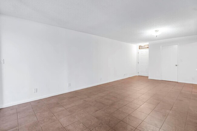 Building Photo - 210 Lake Pointe Dr