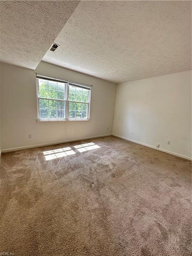 Building Photo - Hampton Club