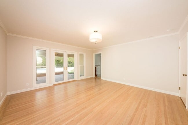 Building Photo - 30 Knightwood Ln