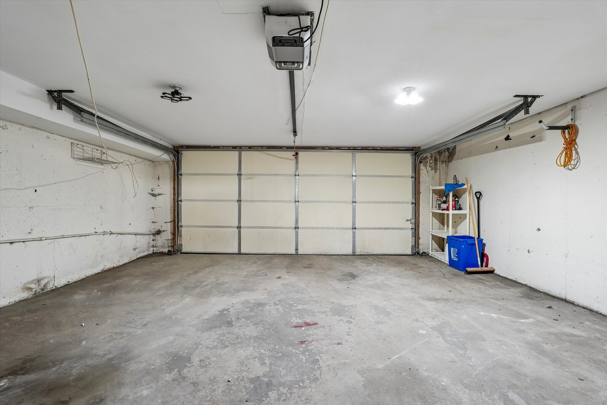 Building Photo - 9168 Ellie Dr