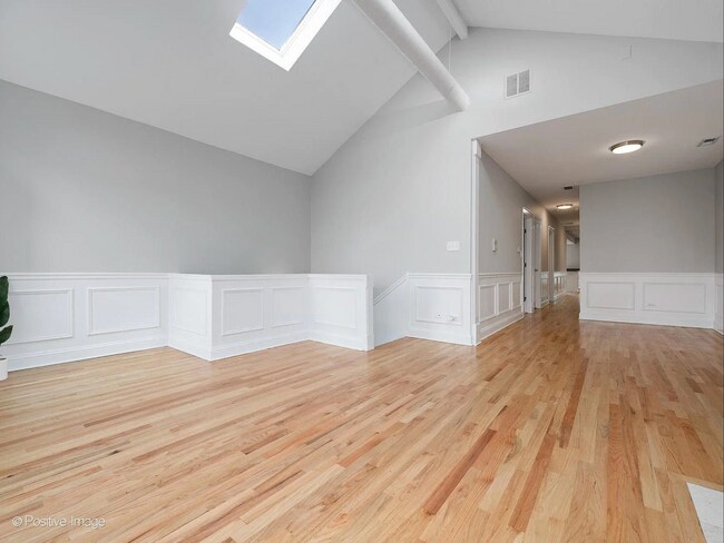 Building Photo - 1329 N Mohawk St