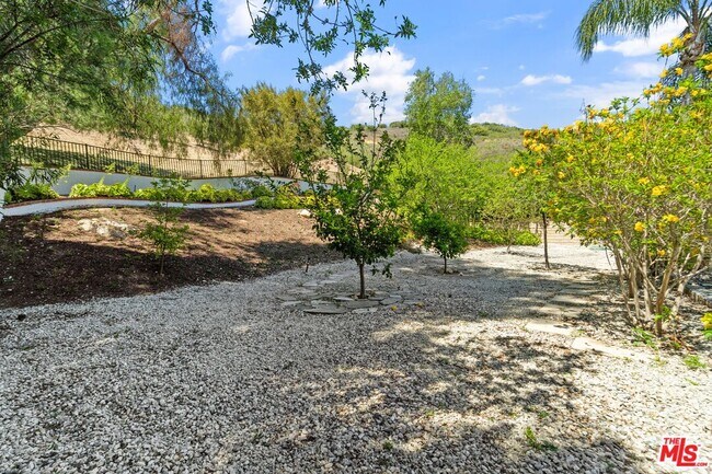 Building Photo - 6143 Lake Lindero Dr