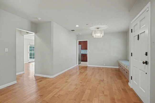 Building Photo - 2450 Queensberry Road • Pasadena 4BR | 3BA |