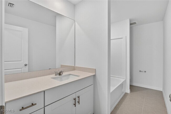 Building Photo - 19525 Fairhill Ct