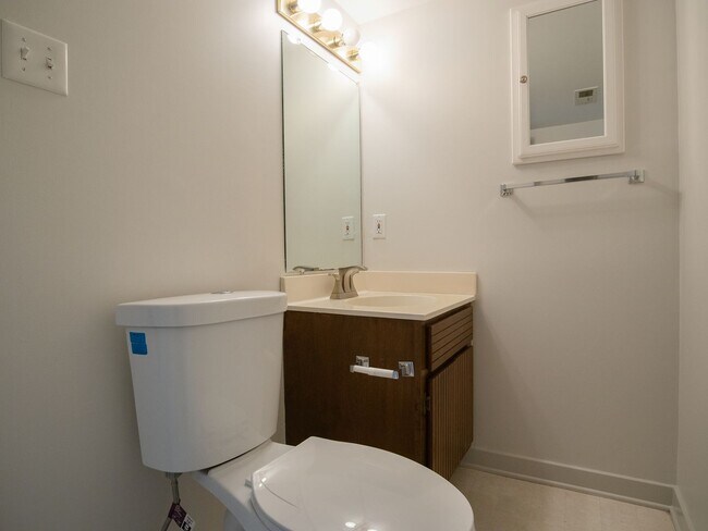 Building Photo - Move in ready 3 bedroom home