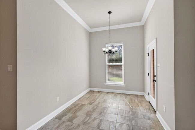 Building Photo - 15034 Belhaven St