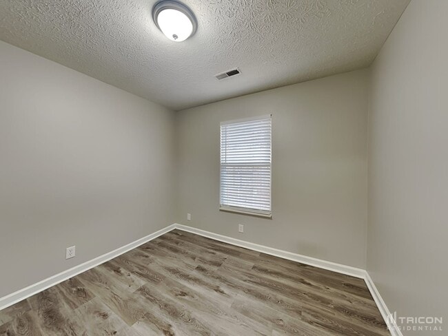 Building Photo - 1211 Wembley Dr