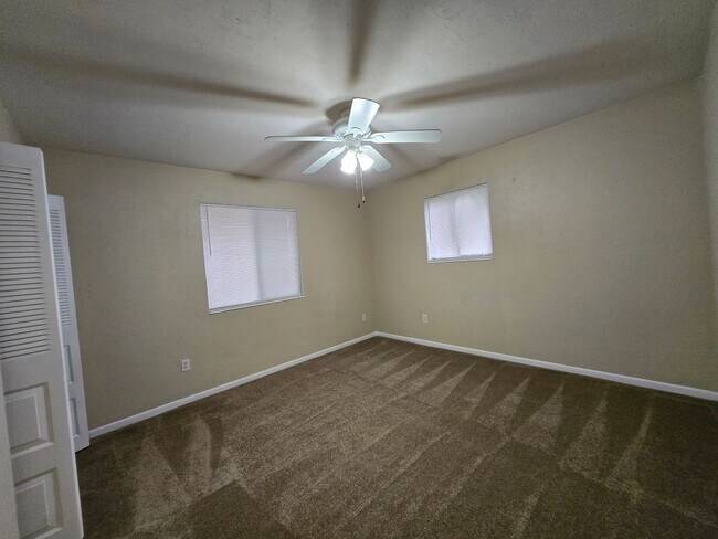Building Photo - 4402 NW 30th Ter