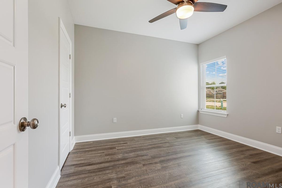 Building Photo - 15513 Fields Creek Ave