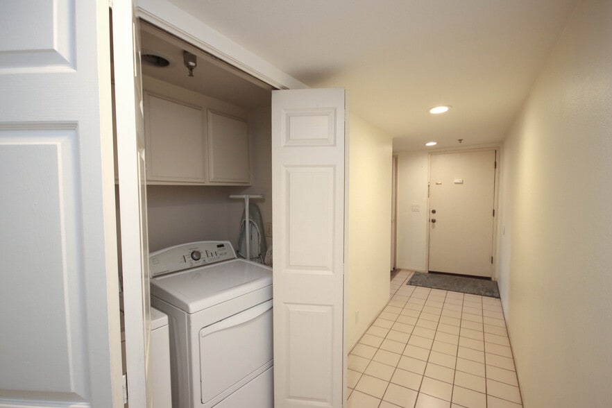 Building Photo - 1000 E California Blvd