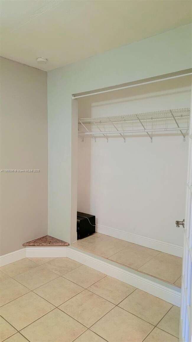 Building Photo - 850 SW 55th Terrace