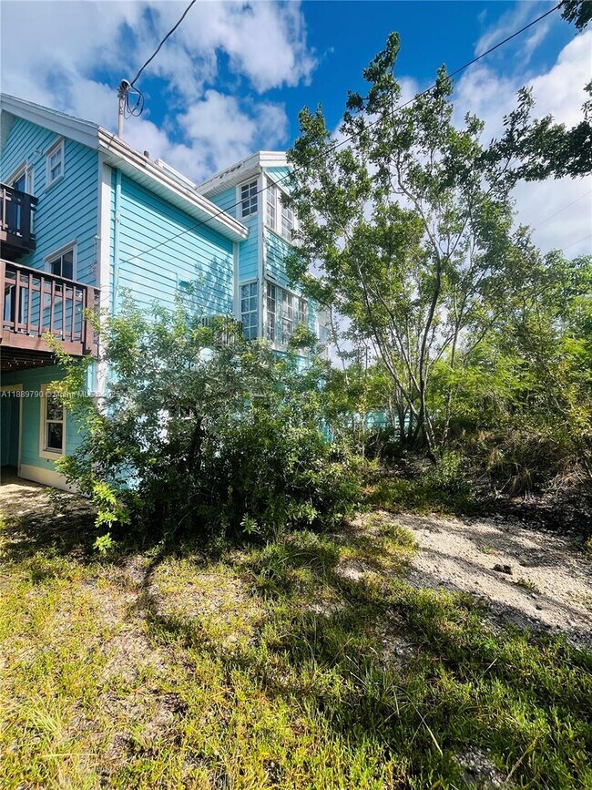 Building Photo - 202 W Canal Dr