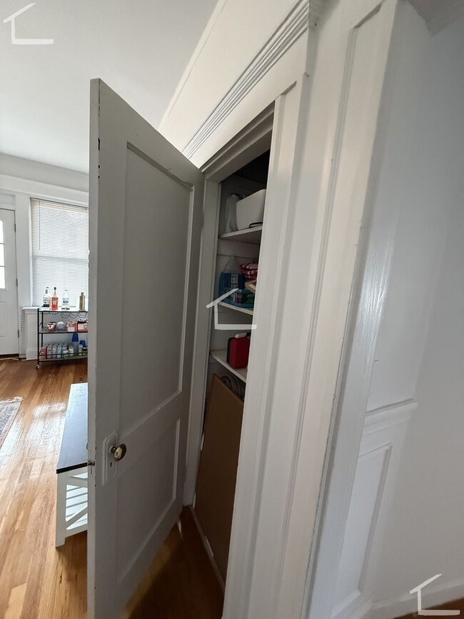 Building Photo - Spacious 2 bed in Allston.... Don't miss out!