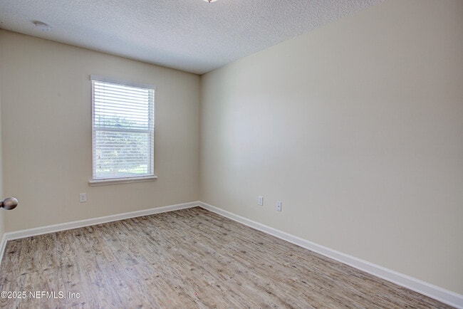 Building Photo - 417 Oasis Ln